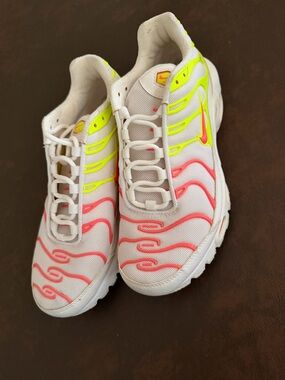 Nike Women’s White Neon Pink & Neon Yellow Wave Sneakers